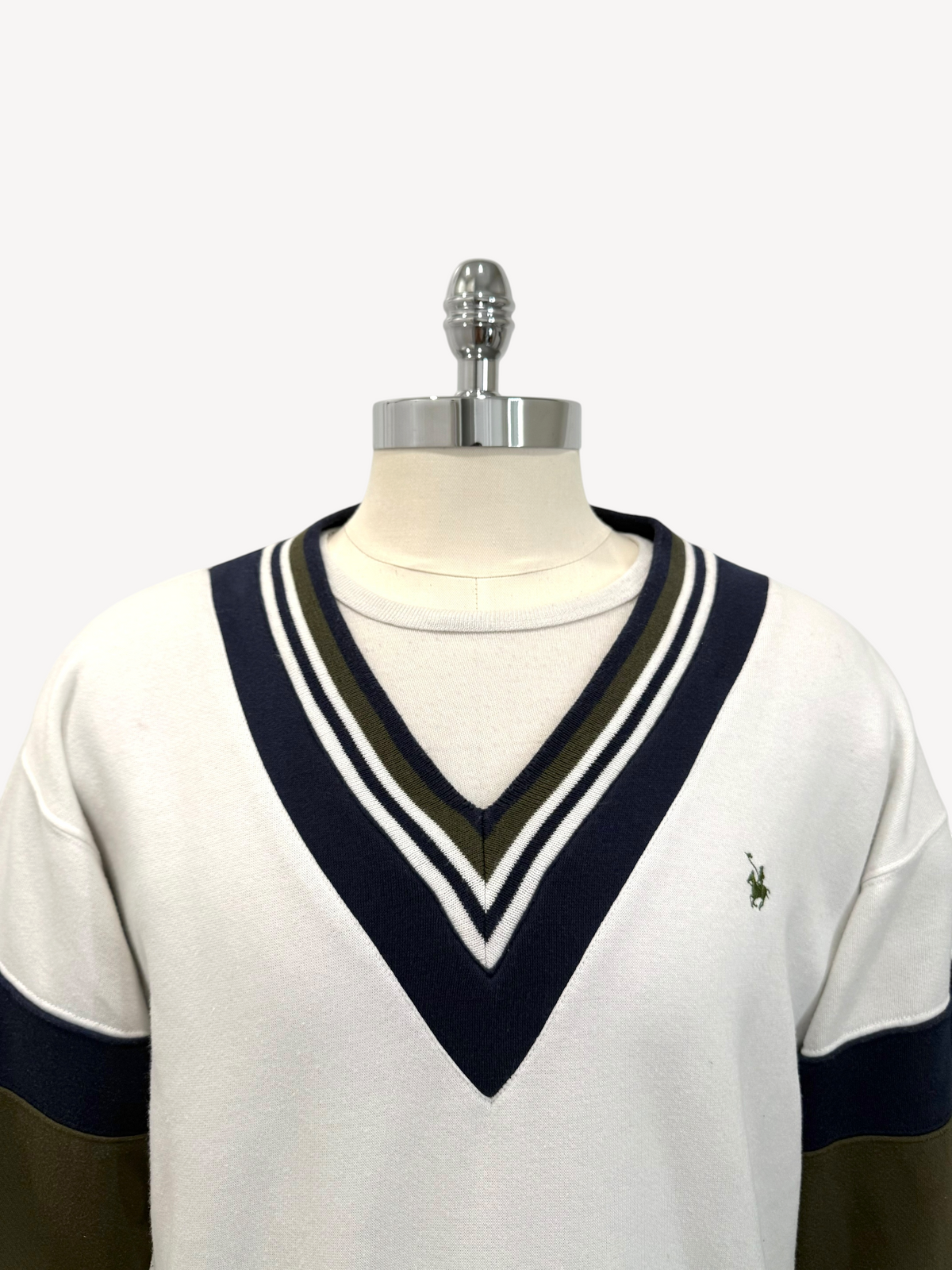 90s Knights of Round Table Preppy Sweatshirt (M)