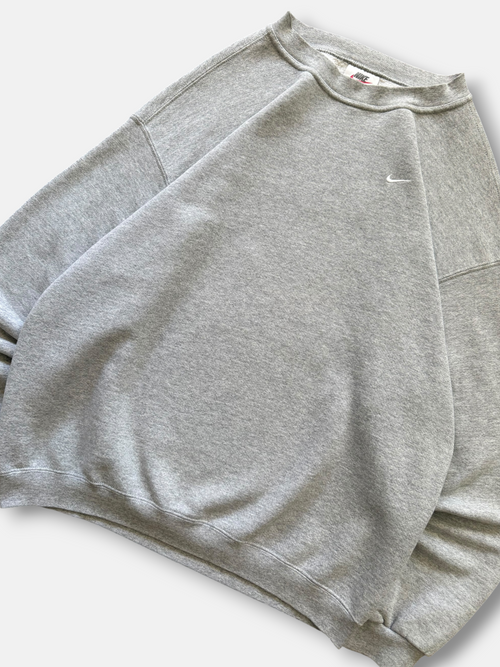 90s Nike Essential Sweatshirt (L)