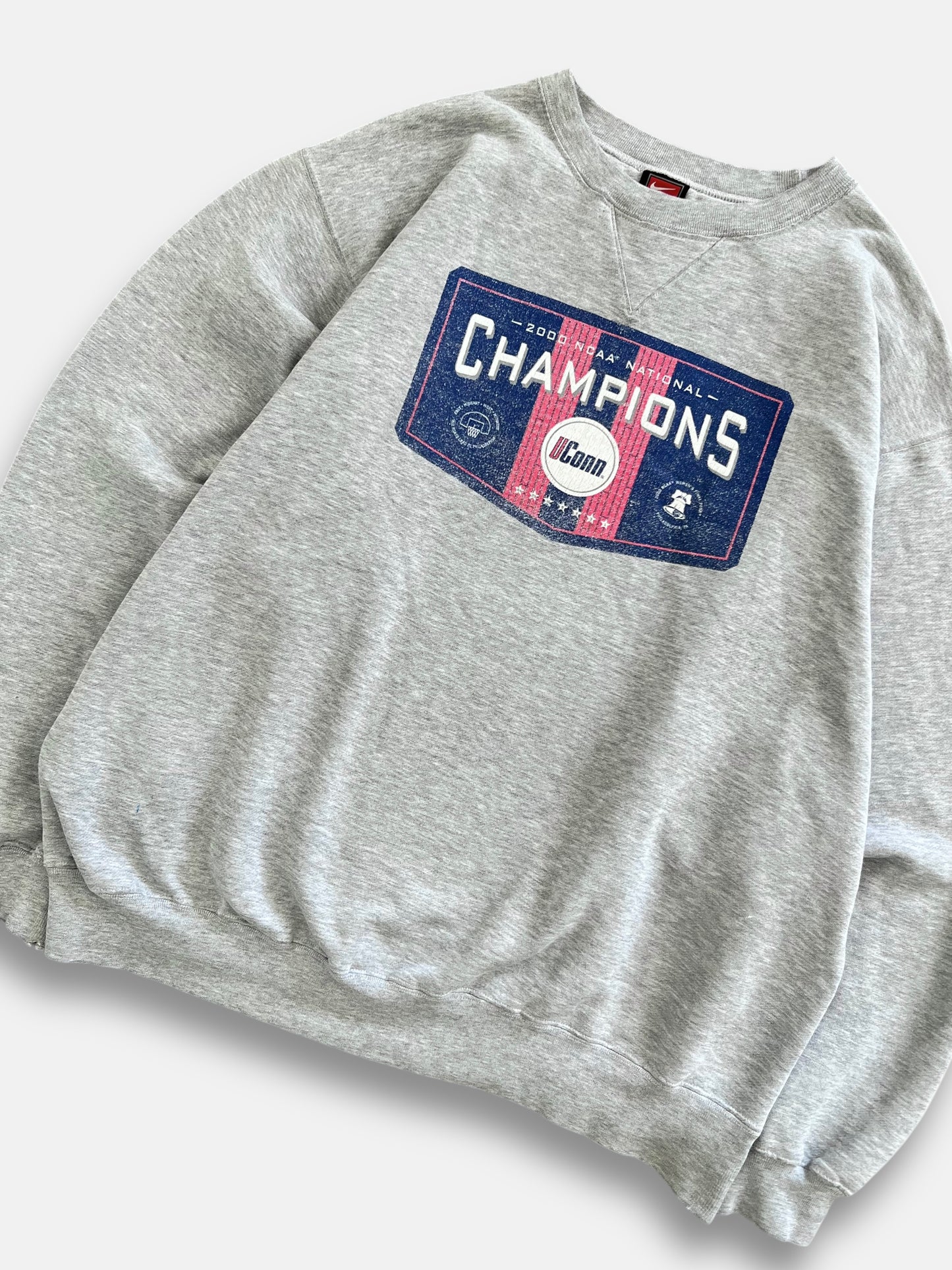 00 W's UConn Nike Sweatshirt (L)