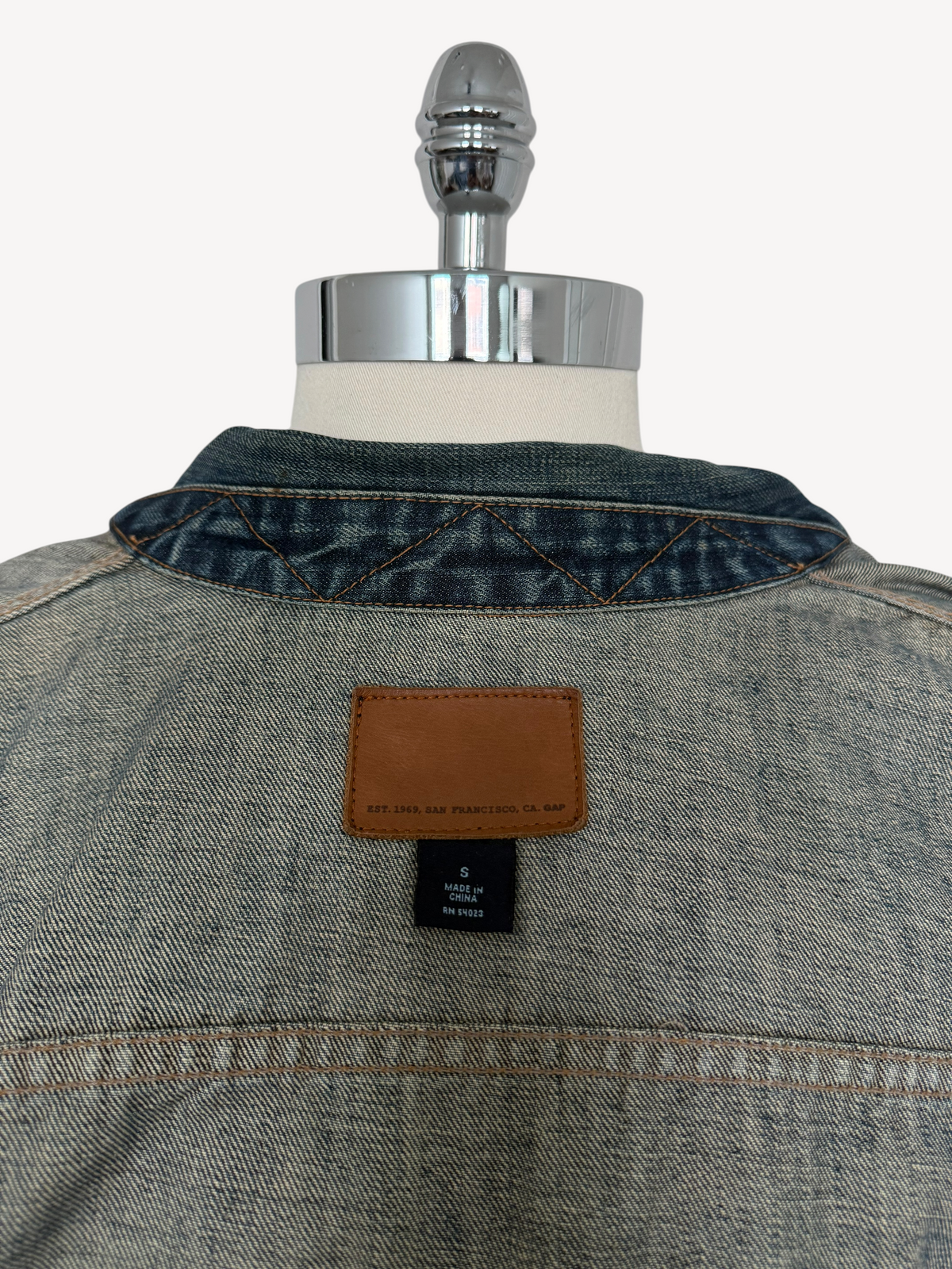 00s Gap Denim Trucker Jacket (S)