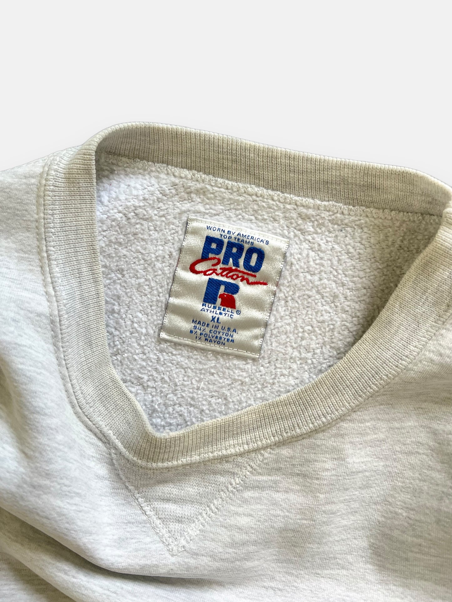 90s Russell Essential Sweatshirt (XL)