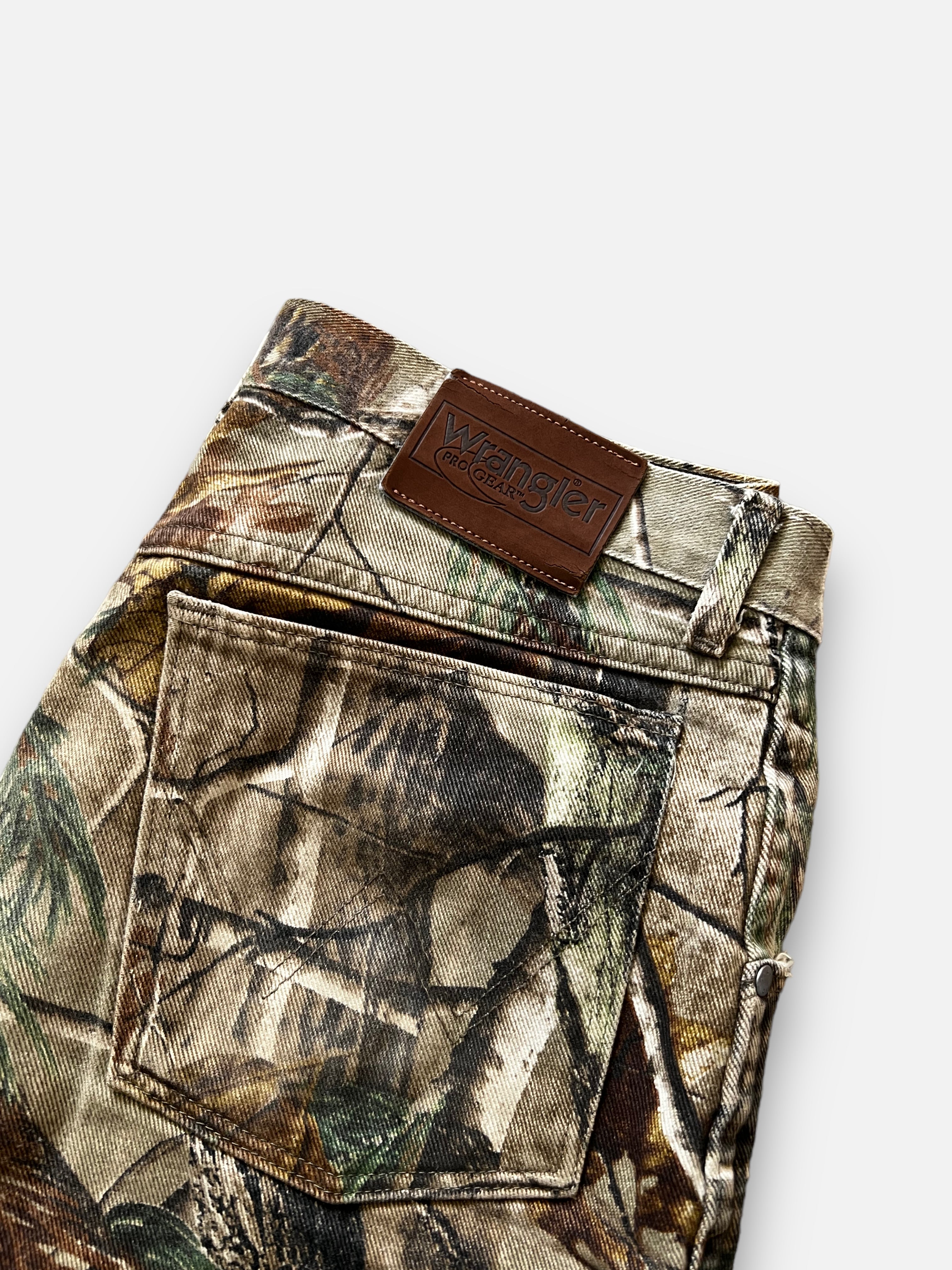 00s Wrangler Camo Pants (32x32)