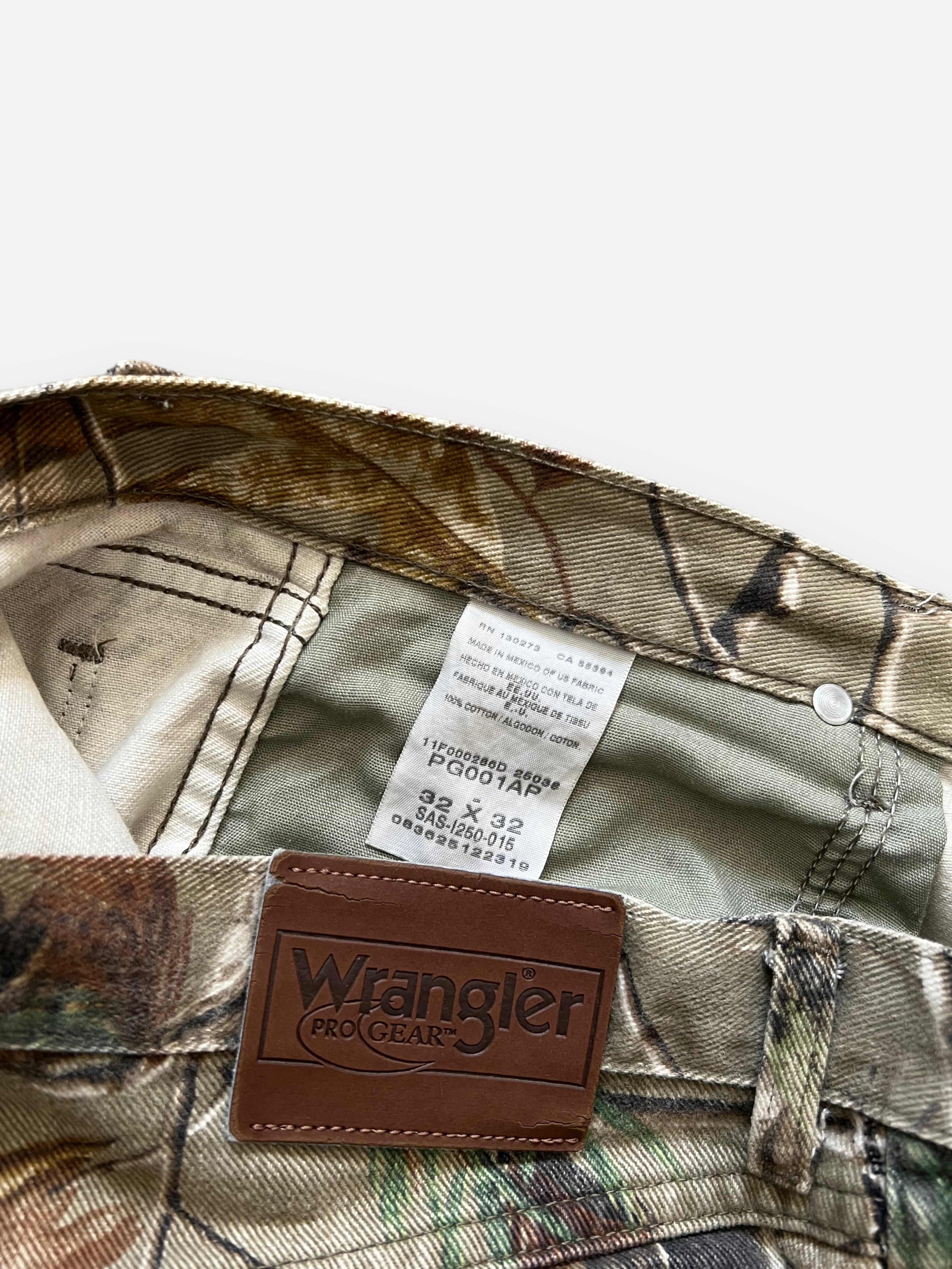 00s Wrangler Camo Pants (32x32)