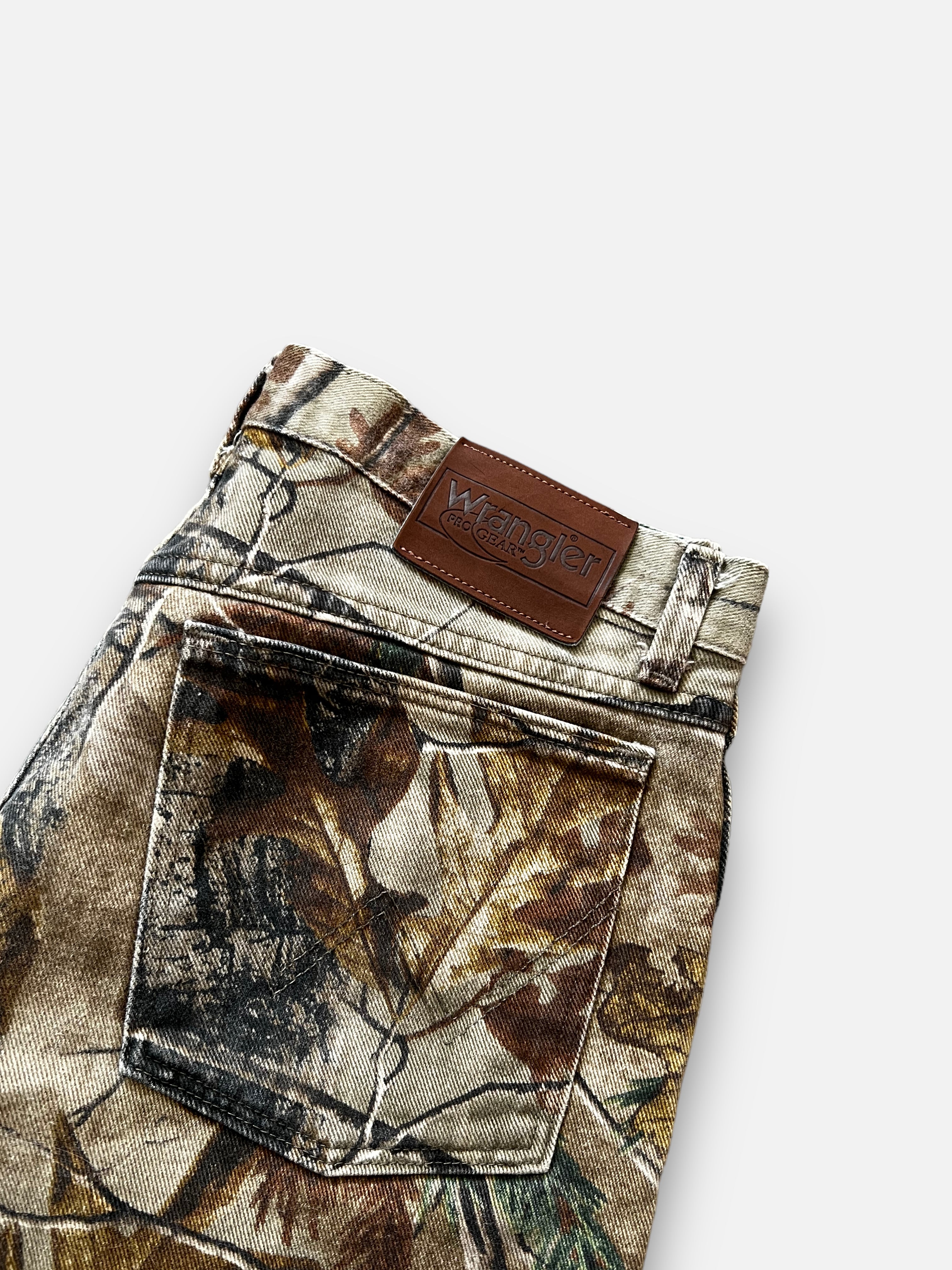 00s Wrangler Camo Pants (32x32)
