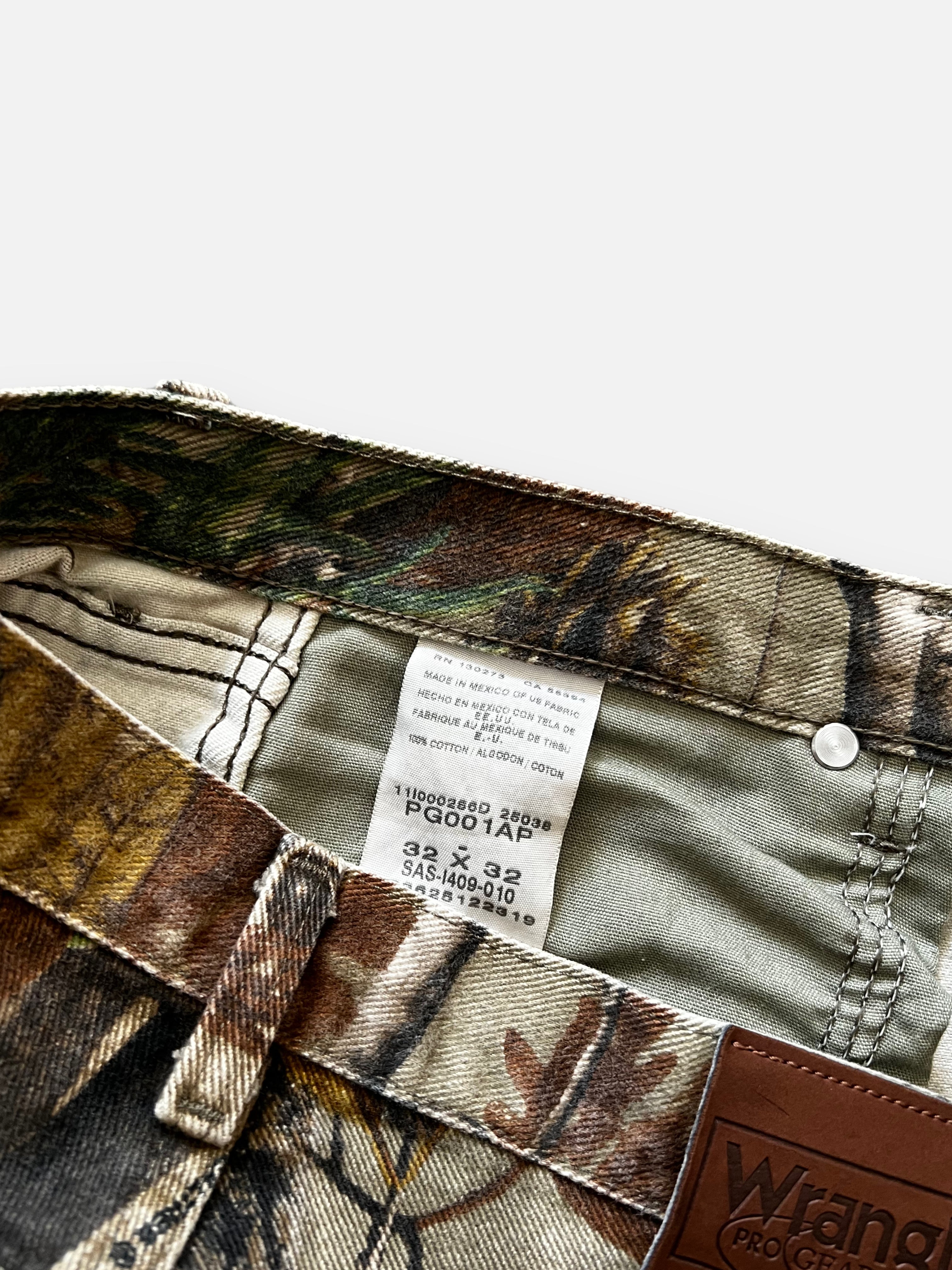 00s Wrangler Camo Pants (32x32)